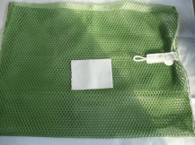 Obrázek k výrobku 4102 - pytel na praní ve vodě 40x60cm, bílý s knoflíkem, štítek 10x13cm